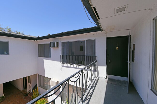 1436 S Bedford St unit 3, Los Angeles, CA 90035 - photo 3