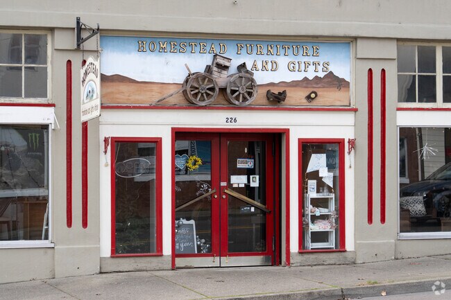 Locally owned business are common in Myrtle Creek.