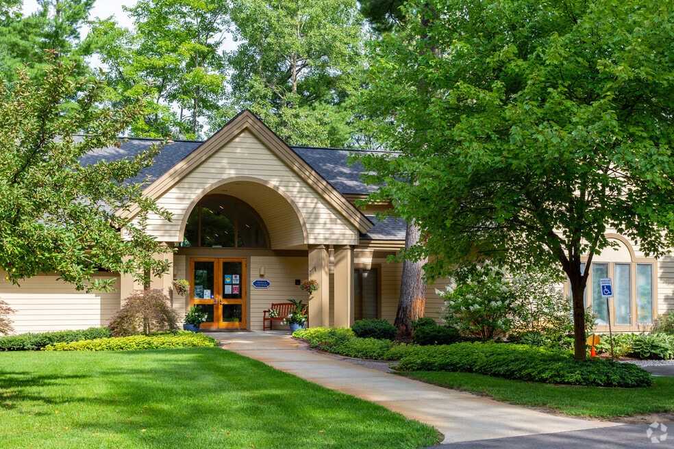 Lake Pointe Village, Traverse City, MI 49686 - photo 1