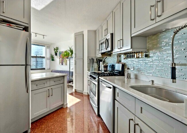 7000 Kennedy Blvd E unit 26E, West New York, NJ 07093 - photo 2