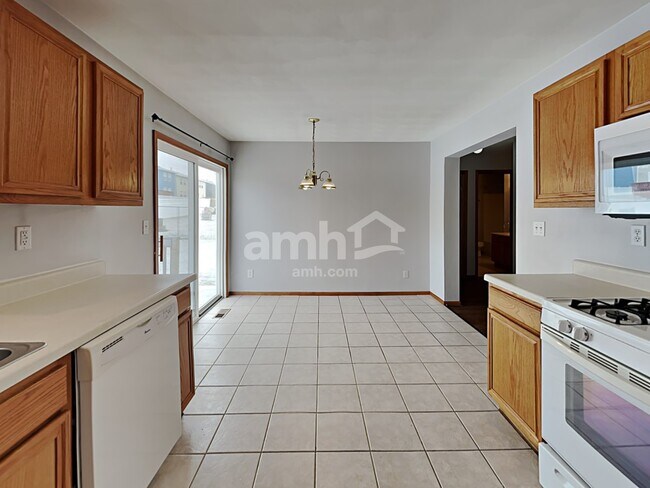 3042 Bauer Dr, Machesney Park, IL 61115 - photo 3