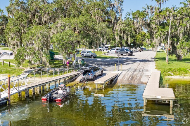 Lake Hernando Park is near Citrus Hills and has a public boat ramp for a day of fishing.