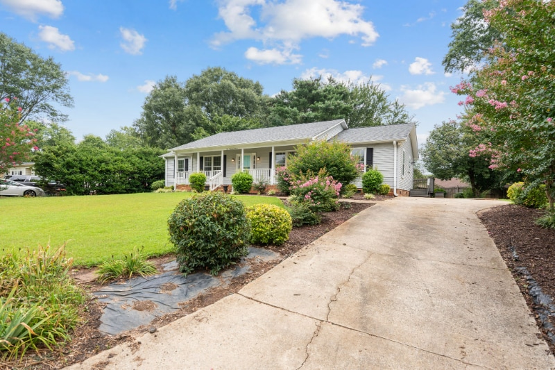 111 Ticonderoga Dr, Greer, SC 29650 - photo 1