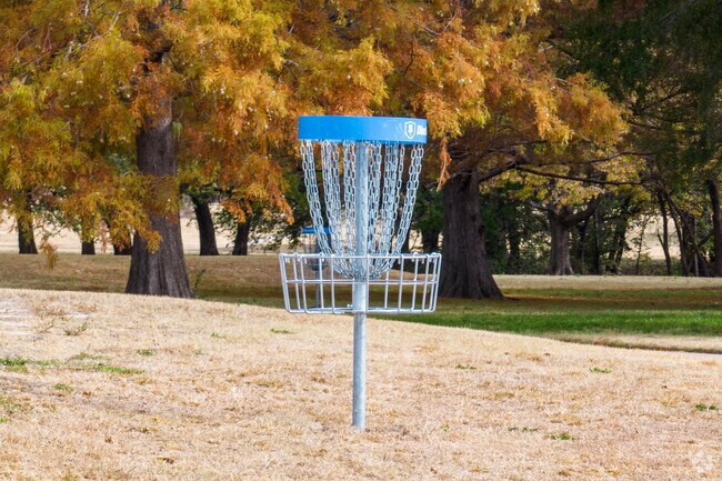 Play a round of disc golf at Clapp Park in Grandview Heights.