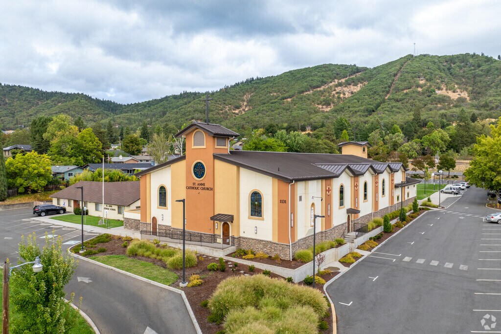 St. Anne Catholic School has over 100 students with a student to teacher ratio of 21 to 1.