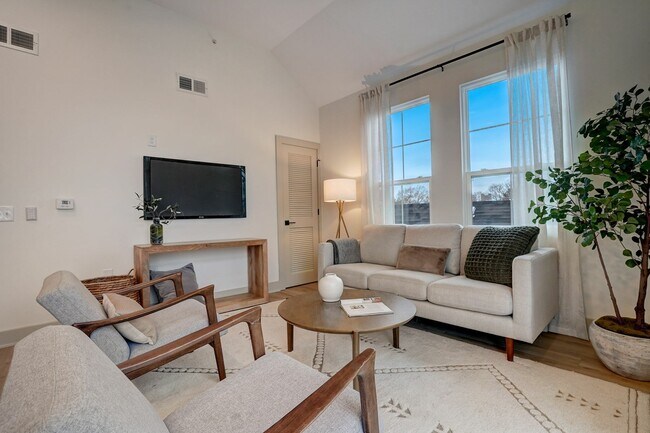 Flats on East Gay, Columbus, OH 43203 - photo 2