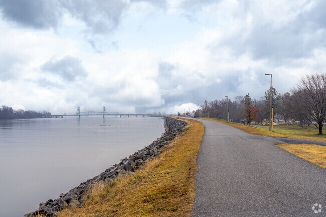 Lewiston has lots of walking trails along the Snake river.