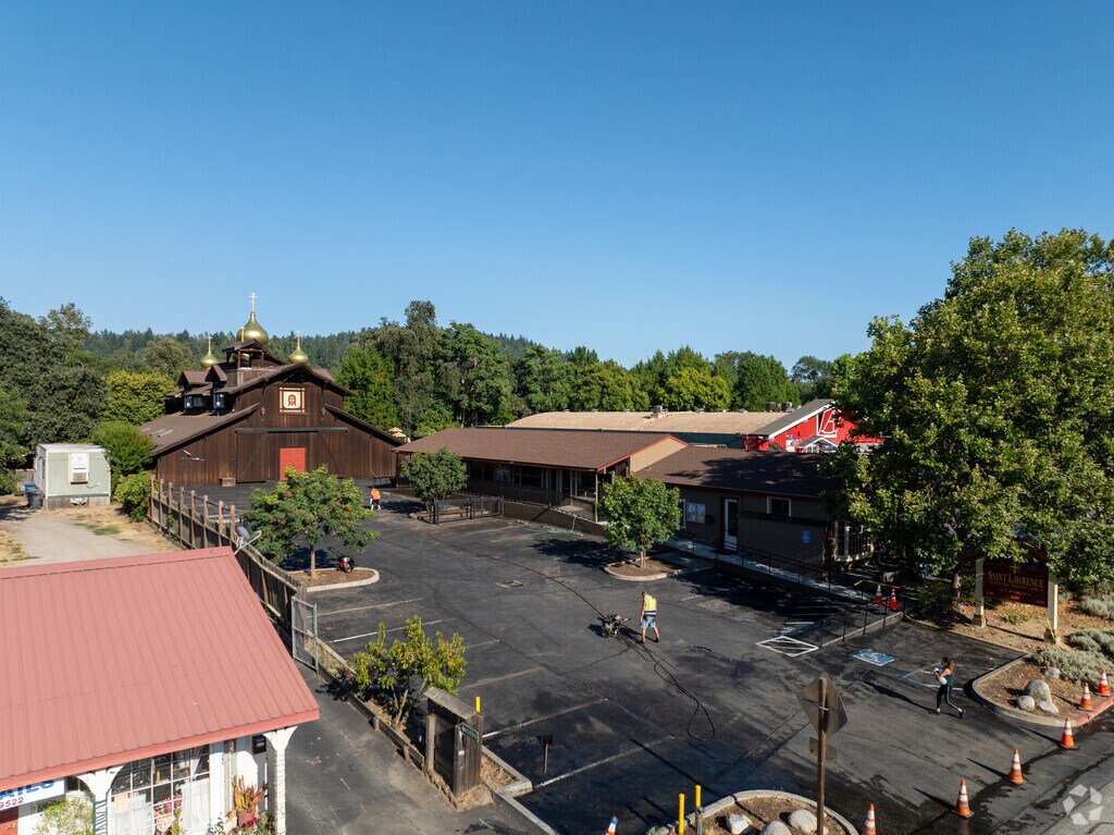 St. Lawrence Academy offers a vibrant learning environment in Felton.