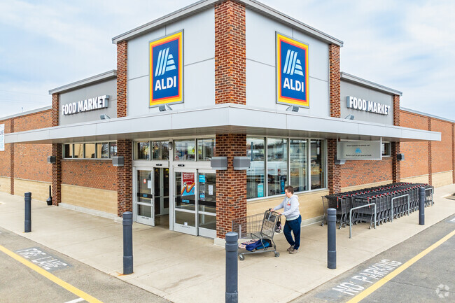 Many residents of Bellefontaine, Ohio buy their groceries at Aldi Food Market.