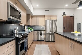 1233 N Highland Ave, Los Angeles, CA 90038