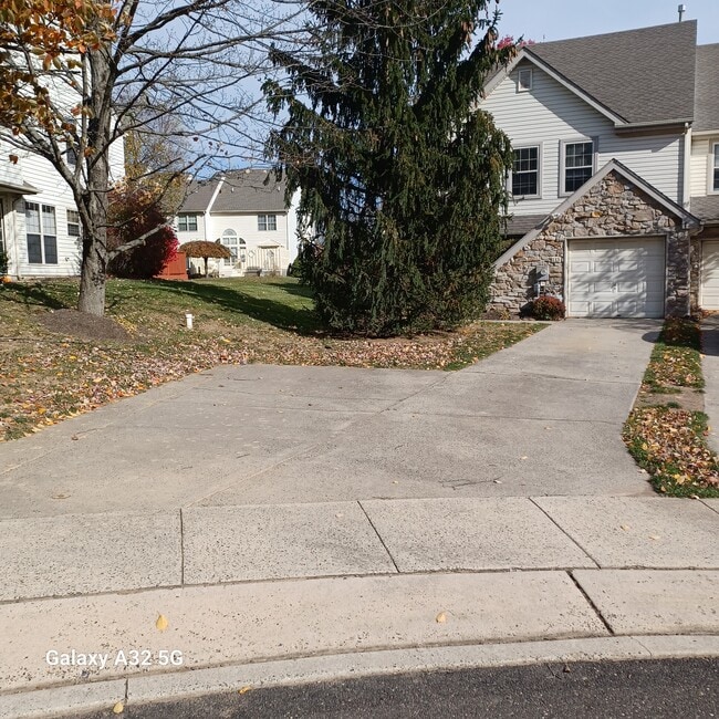 113 Glennbrook Ct, Chalfont, PA 18914 - photo 2