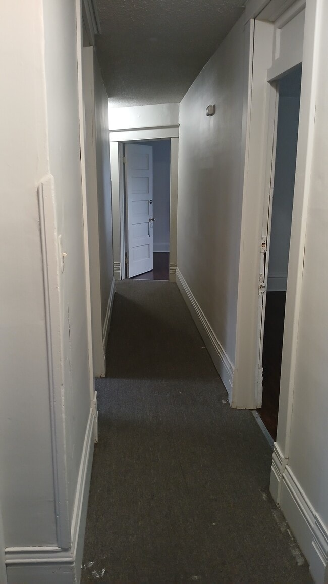 628 N Linn St unit 1, Iowa City, IA 52245 - photo 3