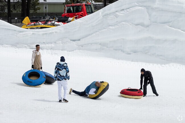 Big Bear Snow Play is a family friendly resort for snowy slopes for tubing.