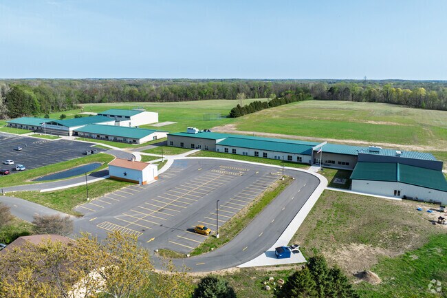 Teachers at Countryside Academy have a B- rating on Niche.