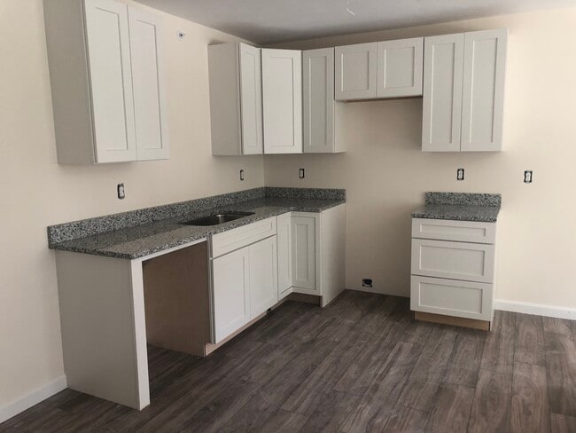 1 Sandwich Rd unit 4, Buzzards Bay, MA 02532 - photo 3