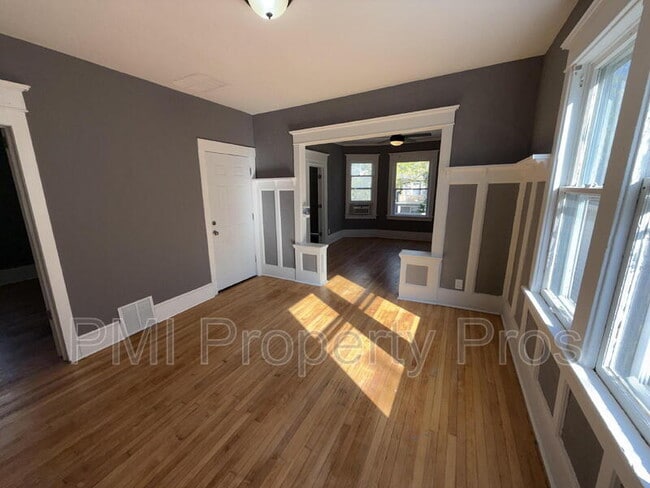 2575 N 34th St unit Upper, Milwaukee, WI 53210 - photo 4