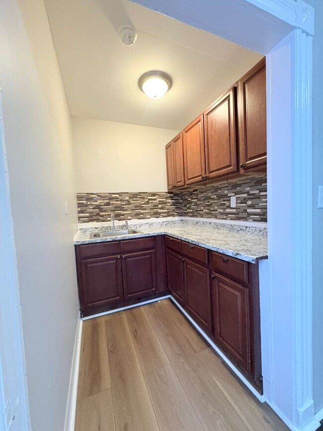 552 Dixwell Ave unit 1, New Haven, CT 06511 - photo 2