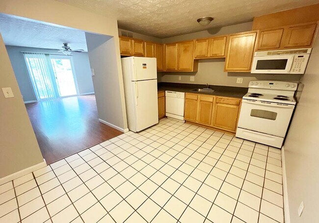 525 Lowell Ave unit 525-13, Cincinnati, OH 45220 - photo 4