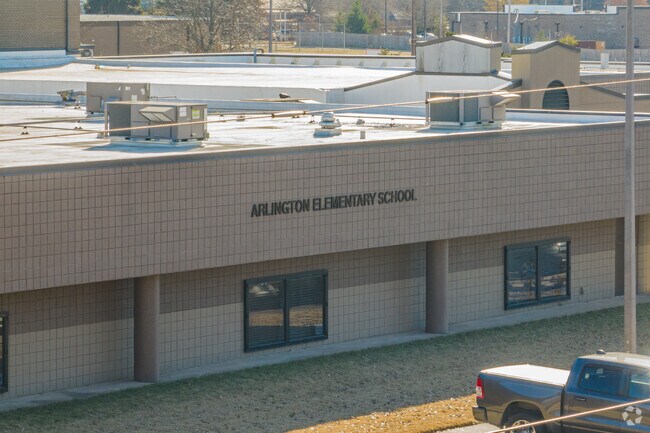 Arlington Elementary School offers classes from grades PK-5.
