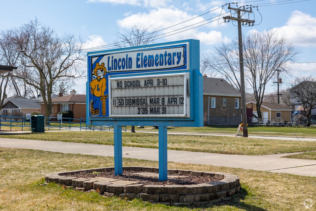 Lincoln Elementary School, Rankings & Reviews