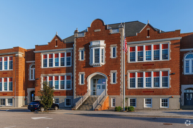 Prospect Elementary School has a student-teacher ratio of 28 to 1.
