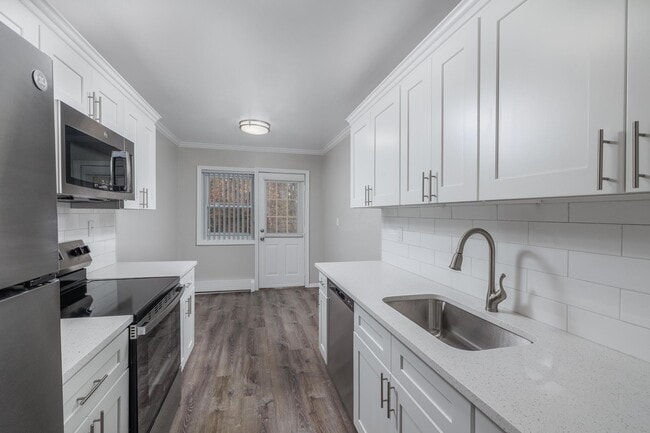 Maple Crest Apartments at Port Jefferson, Port Jefferson, NY 11777 - photo 3