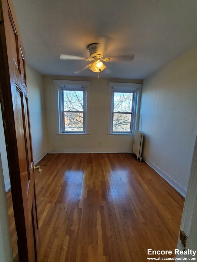 364 Riverway unit 28, Boston, MA 02115 - photo 3