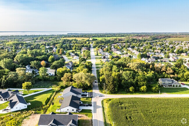 Lake Largo is a small neighborhood near a big city and a Great Lake.