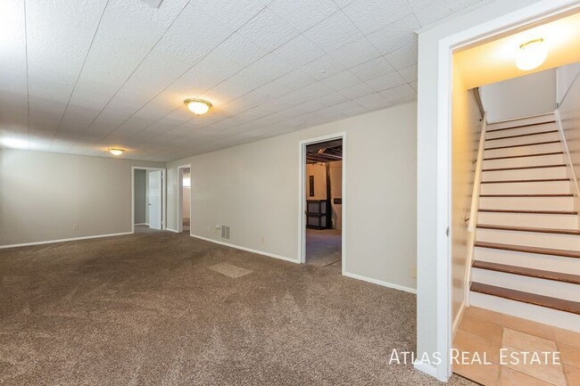 4502 Moffat Ln, Colorado Springs, CO 80915 - photo 6