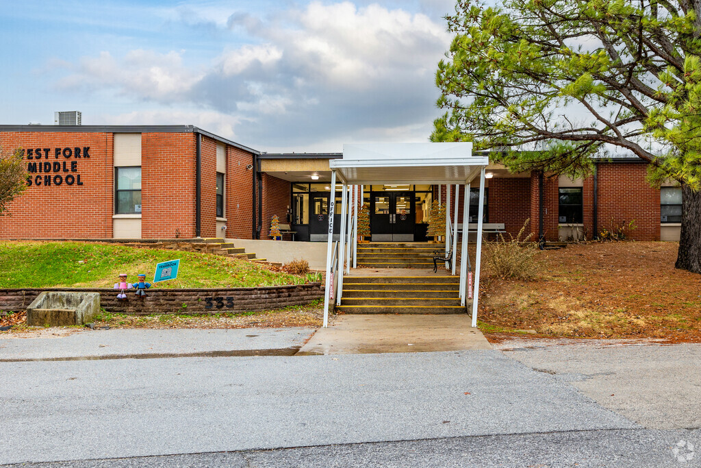 West Fork Middle School is a 5th through 8th grade public school.