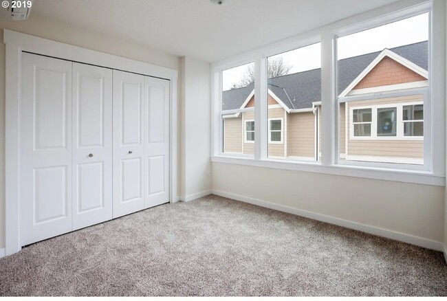 8814 N Edison St unit 8814 Unit A N. Ediso, Portland, OR 97203 - photo 6