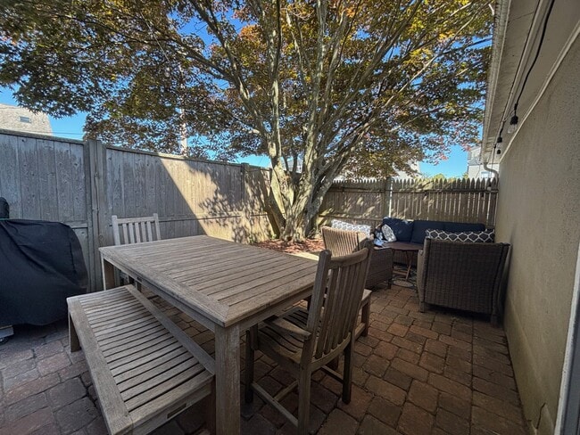 14 Dixon St, Newport, RI 02840 - photo 7