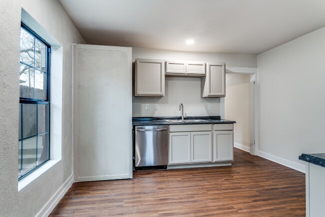826 N Clinton Ave unit 824, Dallas, TX 75208 - photo 6