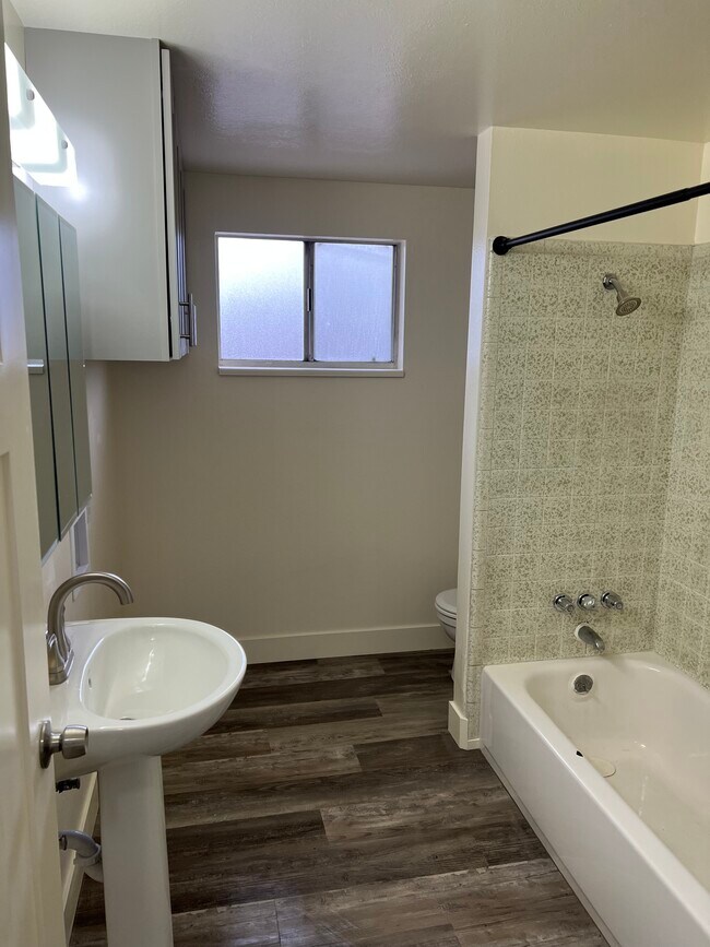 1934 W 4700 S unit 1, Roy, UT 84067 - photo 6