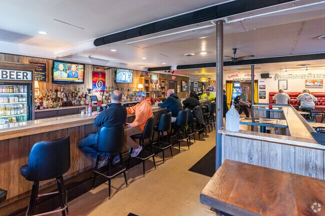 Austin Community Tavern offers great drinks and food in West Steger.