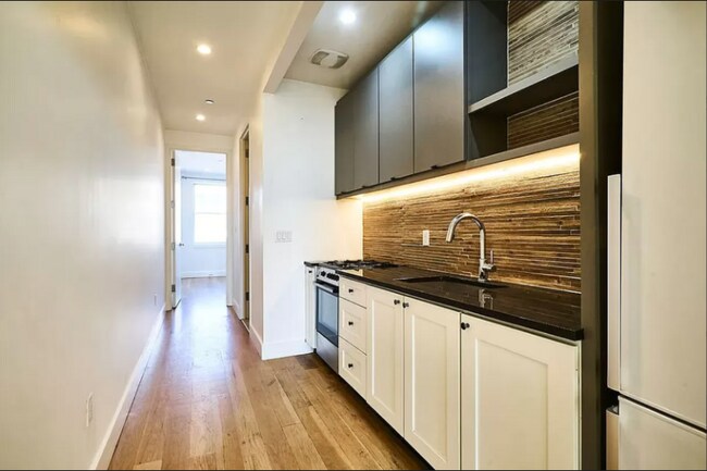 87 Montrose Ave unit 2L, Brooklyn, NY 11206 - photo 2