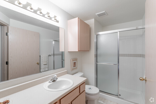 2BR, 2BA - 1,015 SF