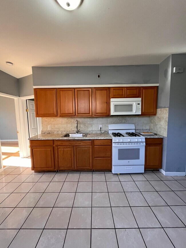 68 W 53rd St unit 2, Bayonne, NJ 07002 - photo 4