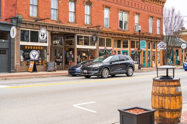 There are lots of local businesses operating in Bardstown's downtown area.