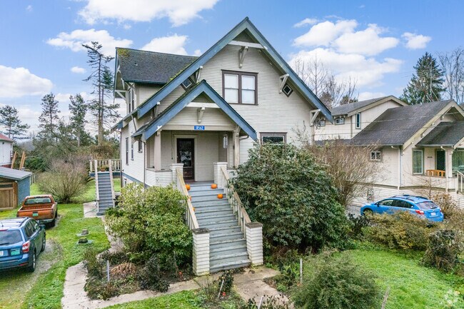 Make new everlasting memories in a beautiful Conway Craftsman home.