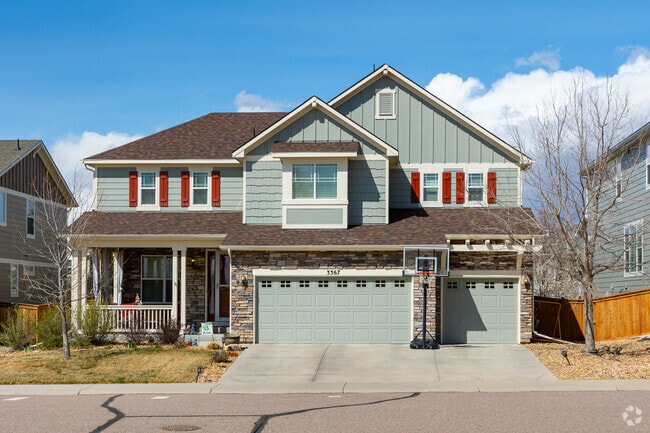 Many modern traditional homes in Fallbrook Farms feature craftsman-inspired details.