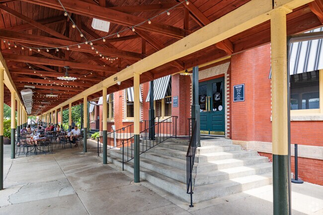 Enjoy outdoor dining at the Blue Marlin restaurant in Congaree Vista.