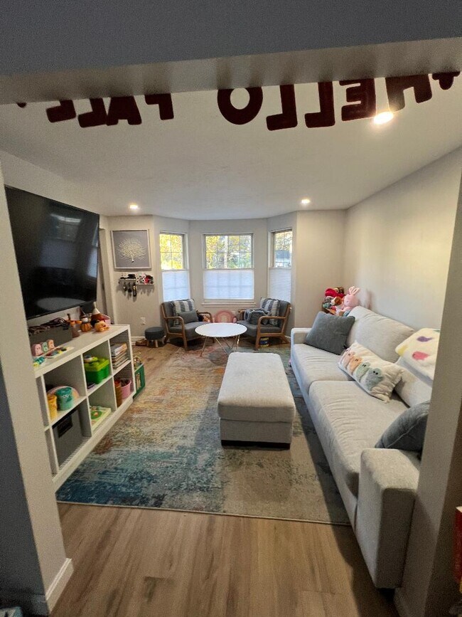 35 Kingman Ave, Mansfield, MA 02048 - photo 3