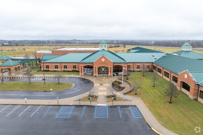 The student population of Red Oak Elementary School is 537 and the school serves 1-5.