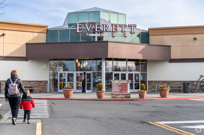 Treat yourself to a day of shopping at Everett Mall near Lake Stickney.