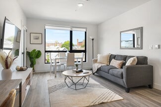 117 W 2nd St, Bayonne, NJ 07002