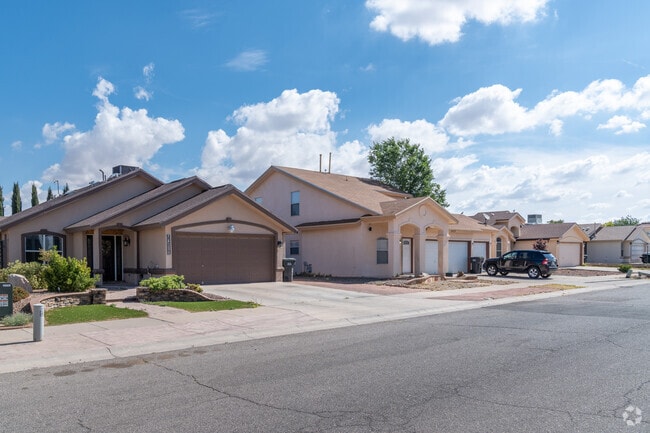 Horizon City offers stucco homes with one- or two-car garages.