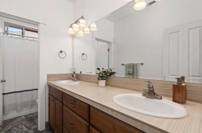 21302 NE Brooklyn Ct unit Sunrise Room, Bend, OR 97701 - photo 6