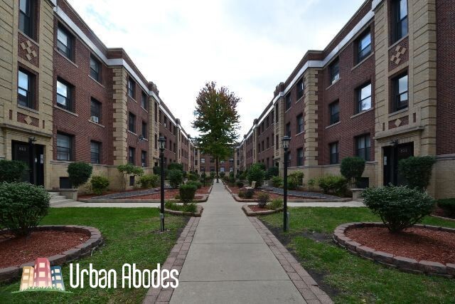 822 W Waveland Ave unit A04C, Chicago, IL 60613 - photo 1