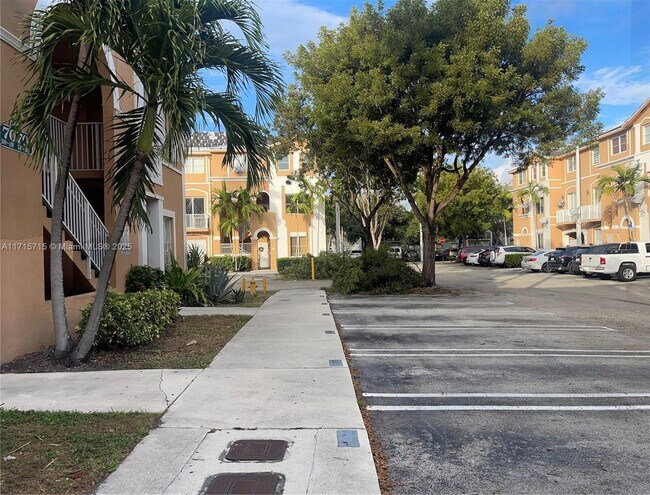 6115 NW 186th St unit 117, Hialeah, FL 33015 - photo 4